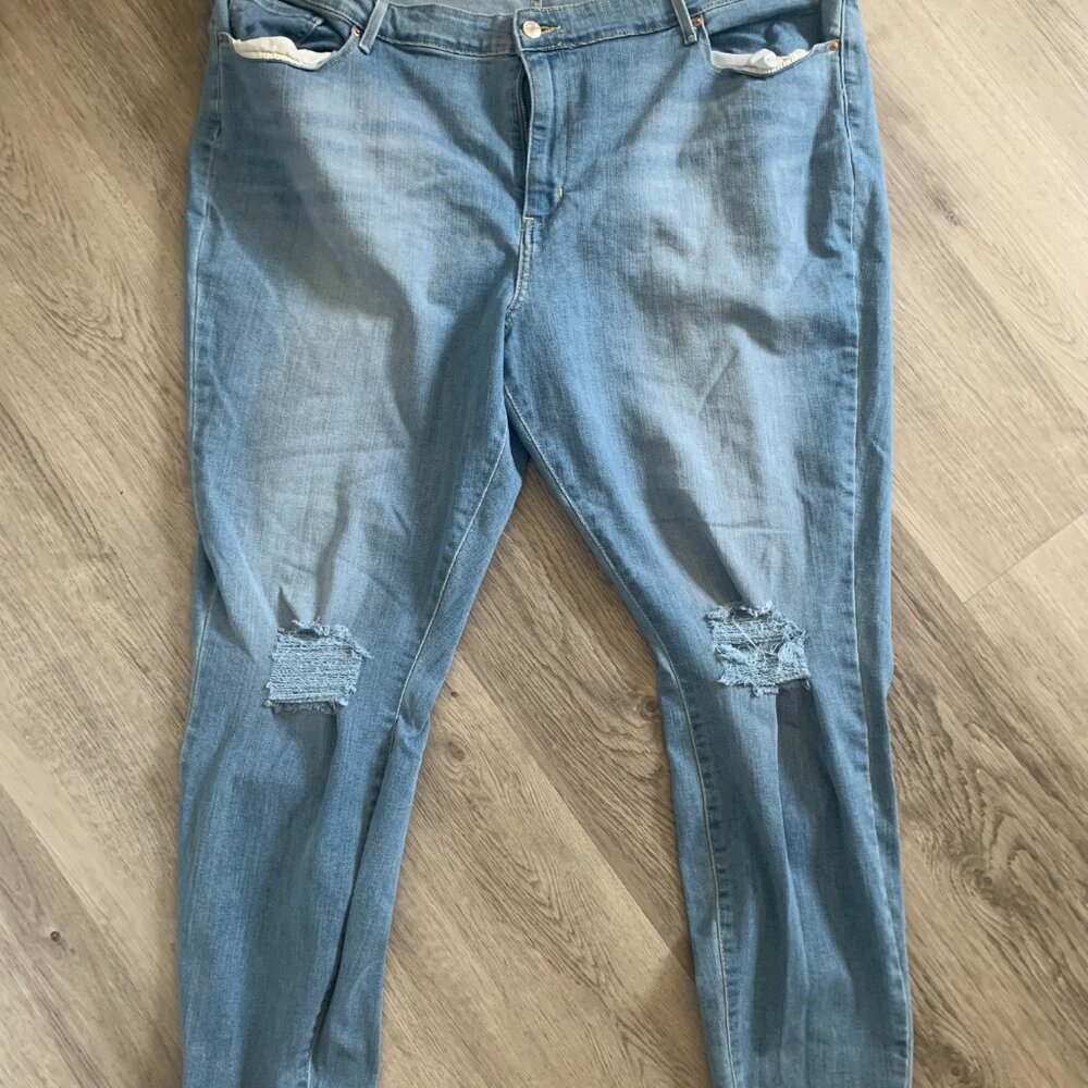 Levi's Signature Women’s Plus Size High Rise Ripped Denim Jeans